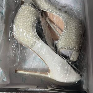 Camille La Vie White Pearl Heels